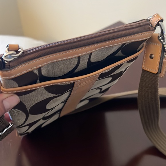 Coach - Picture 4 of 7